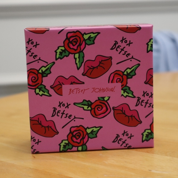 Betsey Johnson Valentine Red Romantic Candy Box Heart Earrings - Picture 3 of 4